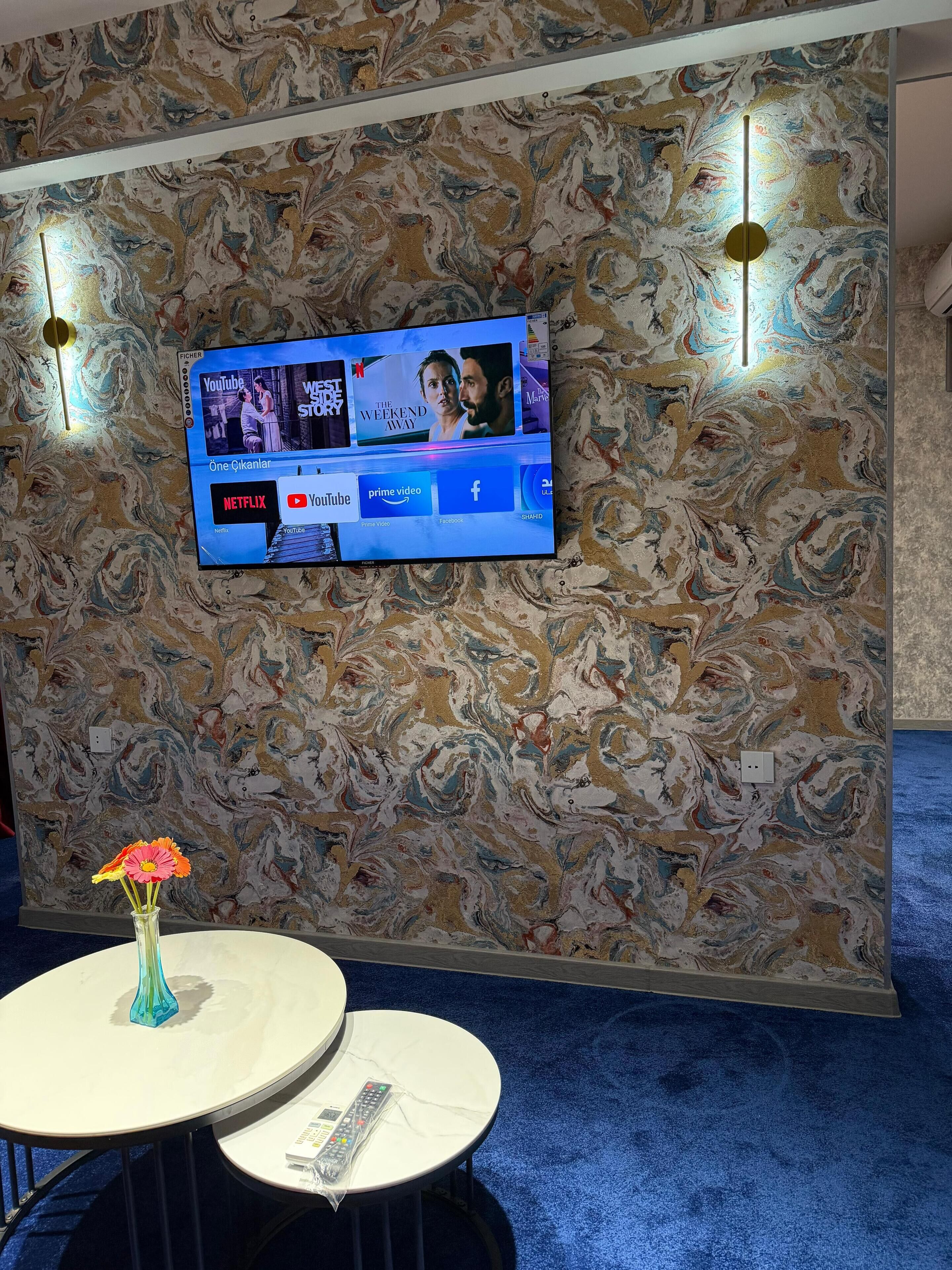 Caja de seguridad en la habitación y escritorio 