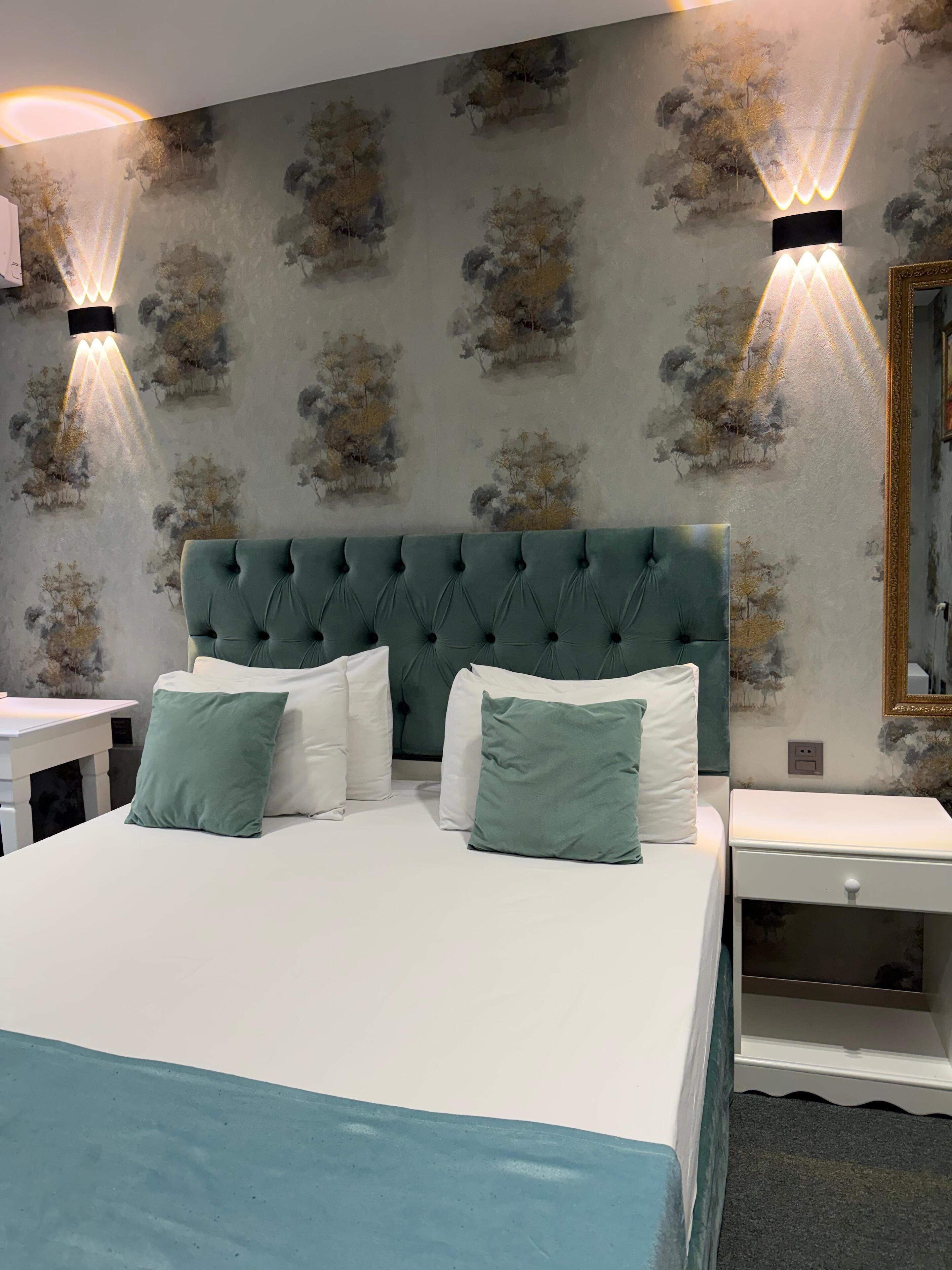 Basic Room | In-room safe, desk, laptop workspace, blackout drapes