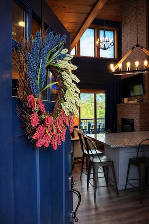 Interior - Blue Suede Views: Indoor Pool & Mtn Views (Pigeon Forge)
