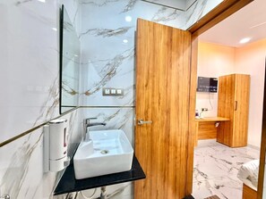 Superior Double Room | Desk, laptop workspace, iron/ironing board, free WiFi - Hotel Betwa Sarowar (orchha)