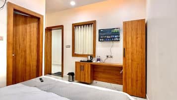 Habitación doble superior | Escritorio y espacio para trabajar con laptop