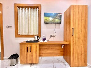 Superior Double Room | Desk, laptop workspace, iron/ironing board, free WiFi - Hotel Betwa Sarowar (orchha)