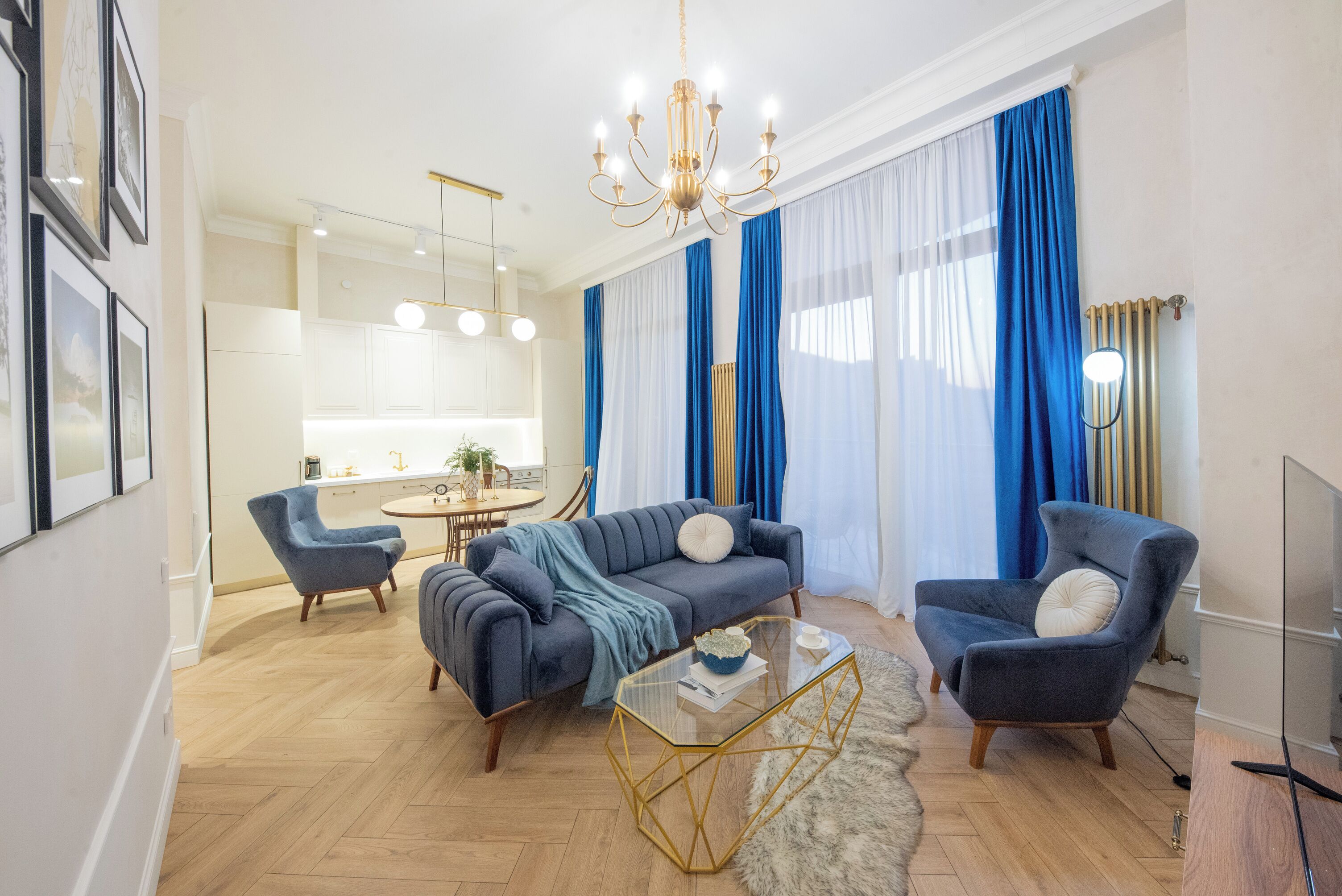 Apartment, City View | Living room | Flat-screen TV