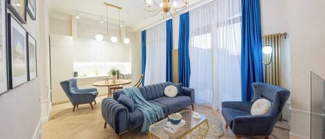 Apartment, City View | Living room | Flat-screen TV