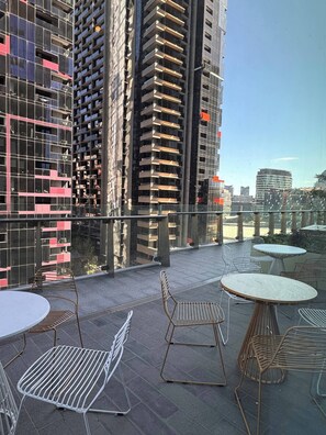 Apartment, 2 Schlafzimmer, barrierefrei, Terrasse | Speisen im Freien