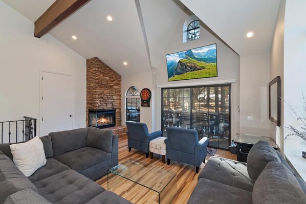 Télévision, cheminée, jeux vidéo