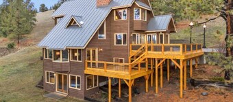 Escape to Montana at this spacious retreat. Nestled in a quiet, private setting, this rustic home features stunning views. Enjoy the peace of nature with the convenience of a quick drive to town â the perfect basecamp for your Montana getaway.