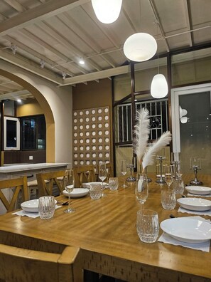 Dining - Spacious 8-bedroom apartment with AC in beautiful Thành phố Hồ Chí Minh (Thành phố Hồ Chí Minh)