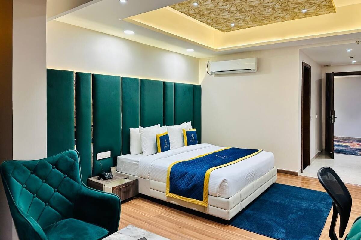 Premium Room | Iron/ironing board, WiFi (free)