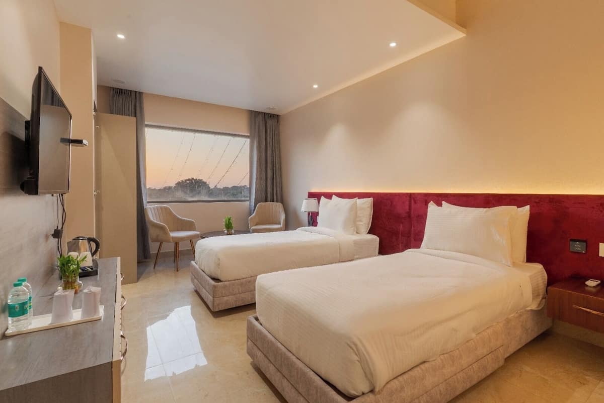 Deluxe Room | Iron/ironing board, WiFi (free)