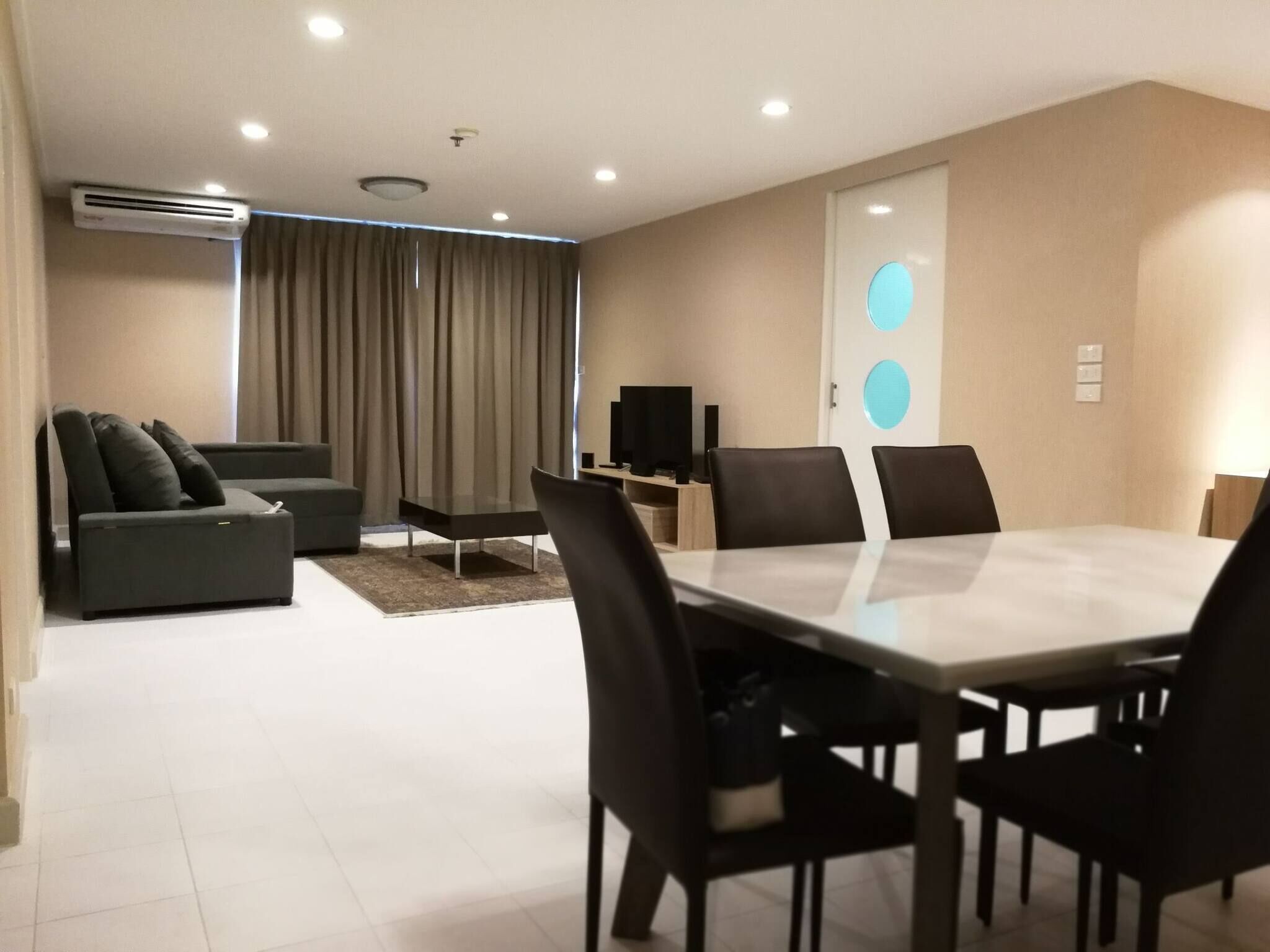 อพาร์ทเมนท์, 2 ห้องนอน, พร้อมสิ่งอำนวยความสะดวกสำหรับผู้พิการ, วิวเมือง | ห้องรับประทานอาหาร