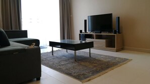 Appartement, 2 slaapkamers, toegankelijk voor mindervaliden, uitzicht op de stad | Woonkamer
