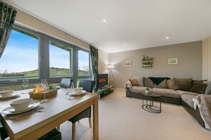 TV - Merkland Lane Lodge - Grampian Lettings (Aberdeen)