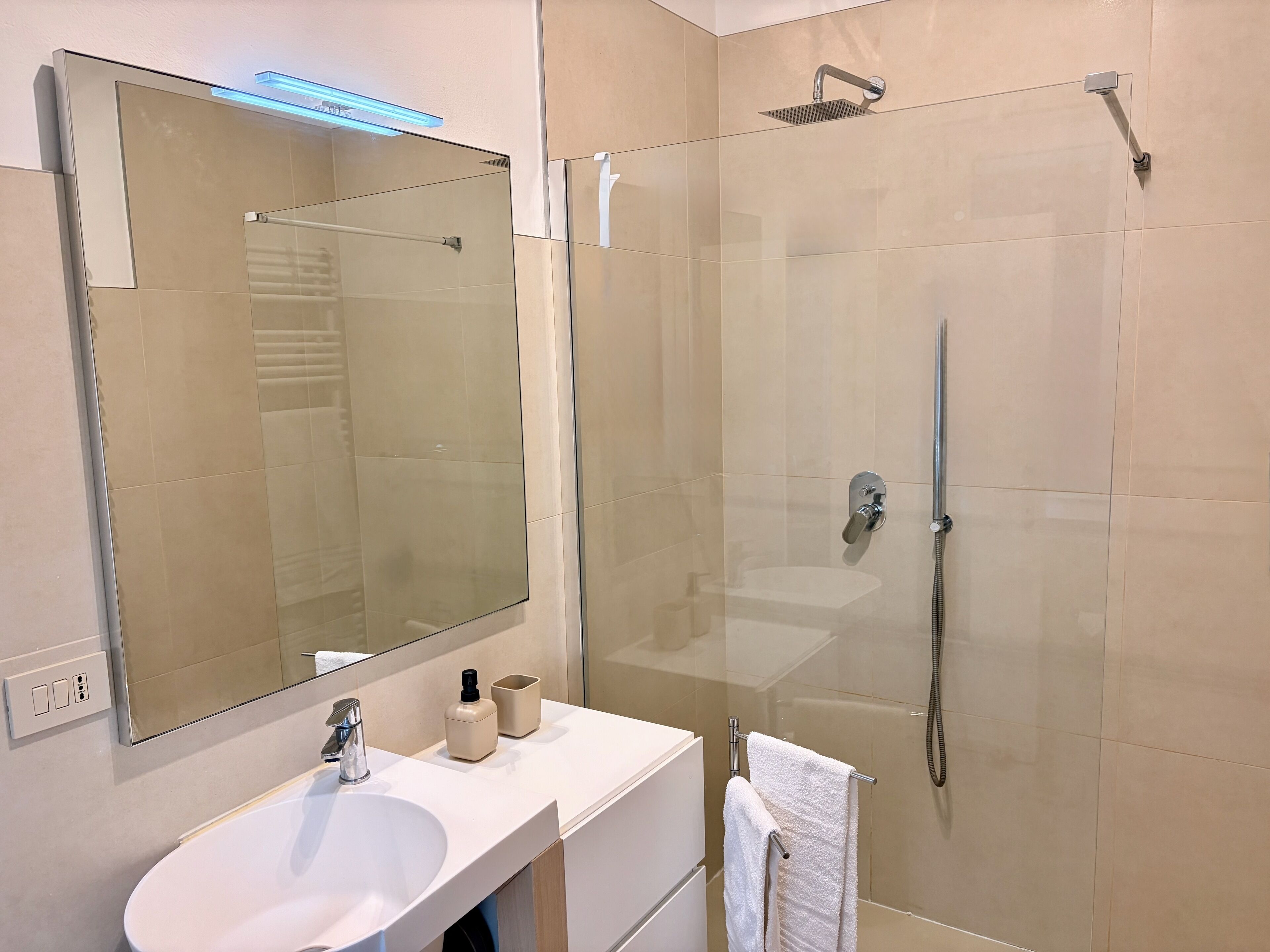 Comfort Apartment, Partial Sea View | Bathroom | Shower, hair dryer, towels, soap
