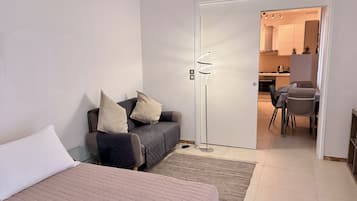 Appartement Confort, vue partielle sur la mer