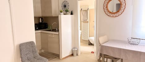 Comfort Apartment, Partial Sea View | Living area