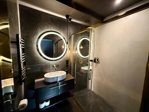 Shower, hair dryer, bidet, towels - 2-bedroom Apartment with access to SPA and mountain vievs in Zakopane (Zakopane)
