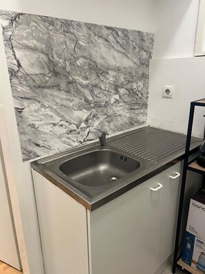 Perushuoneisto | Yksityinen keittiö | Jääkaappi, mikroaaltouuni, uuni, liesi