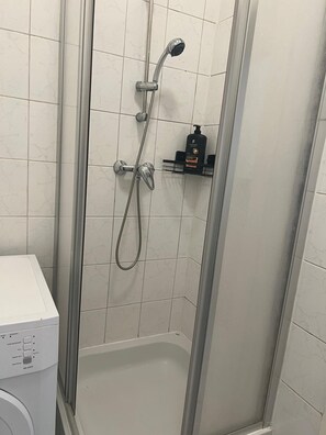 Bathroom - Modern 1BR City Apt for 5 Great Location (Wien)