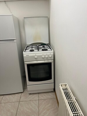 Basic-Apartment | Eigene Küche | Kühlschrank, Mikrowelle, Ofen, Herdplatte