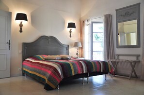 6 bedrooms, iron/ironing board, free WiFi, bed sheets