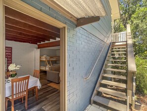 Outdoor dining - Family Beach House with Outdoor Entertaining (Long Beach)