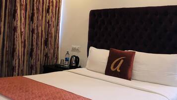 ๊ณ ๊ธ ์นจ๊ตฌ, ๋
ธํธ๋ถ ์์
๊ณต๊ฐ, ๋ฌด๋ฃ WiFi, ์นจ๋ ์ํธ