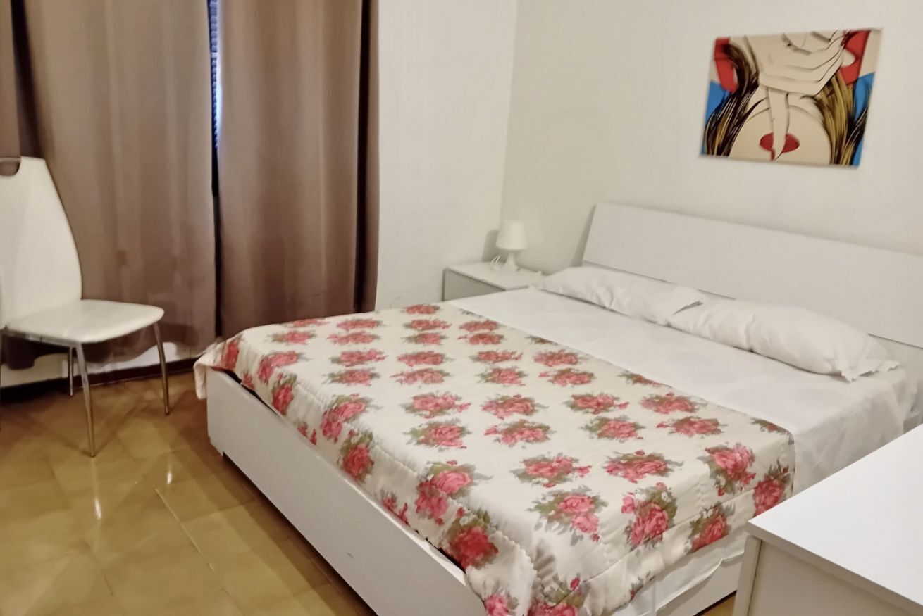 3 Schlafzimmer, Reisekinderbett