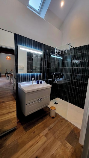Hair dryer, towels, toilet paper - Cottage 3 stars, easy access on the ground floor, pet welcoming (Taden)