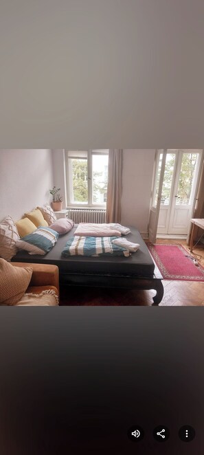 3 camere, una cassaforte in camera, una scrivania, ferro/asse da stiro