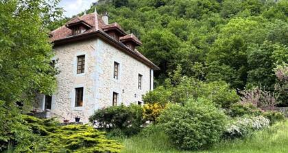 House Near Lake Bourget and Vineyards