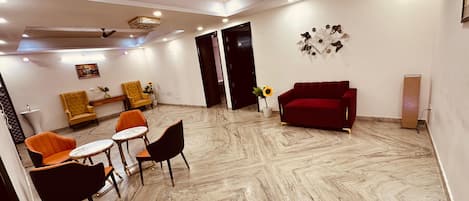 ห้องดีลักซ์ | ตู้นิรภัยในห้องพัก, โต๊ะทำงาน, พื้นที่ทำงานแบบใช้แล็ปท็อป, ห้องเก็บเสียง