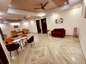Deluxe Room | In-room safe, desk, laptop workspace, soundproofing - Savana Suites (Noida)