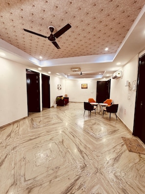 City shuttle - Savana Suites (Noida)