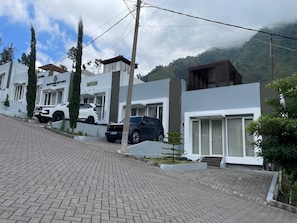 Exterior - Orlando Hill Villa (Ngadisari)