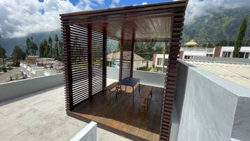 Villa - utsikt mot bergen | Terrass/Patio