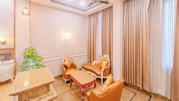 Verduisterende gordijnen, geluiddichte muren