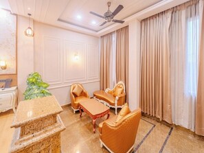 Cortinas blackout y sistema de insonorización 