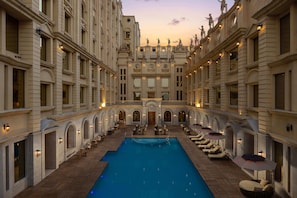 Pool - Blueworld Castles (Bilhaur)