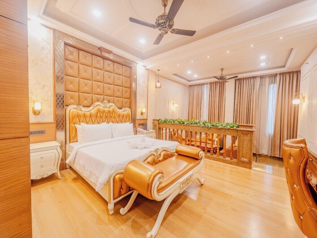 Blackout drapes, soundproofing, iron/ironing board, free WiFi