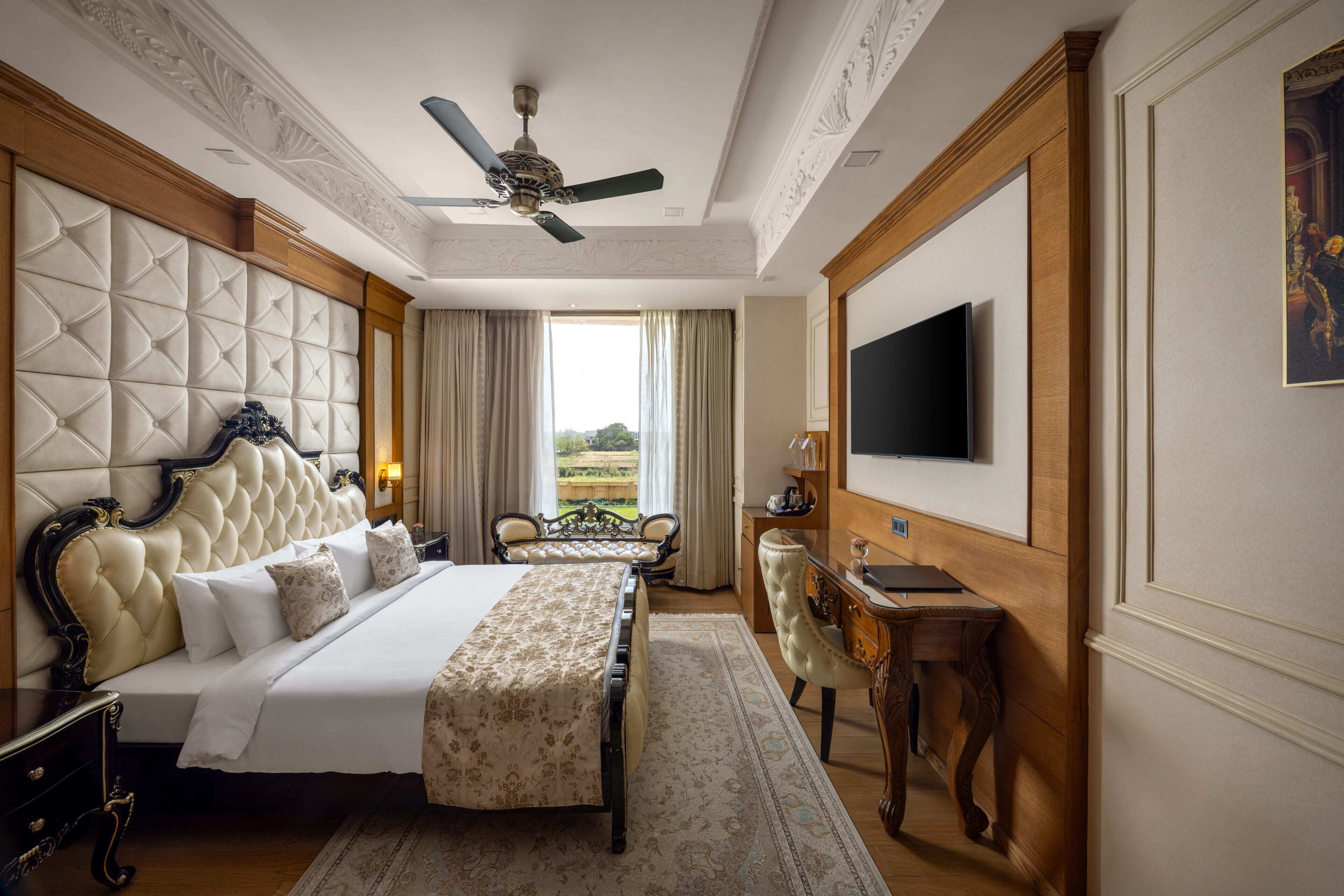 Classic Room | Blackout curtains, soundproofing, iron/ironing board, free WiFi