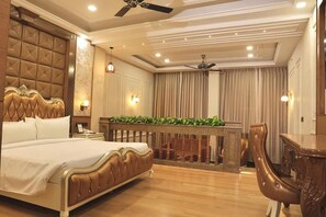 ห้องคลับ, วิวสวน | ผ้าม่านกันแสง, เตารีด/โต๊ะรีดผ้า, Wi-Fi ฟรี