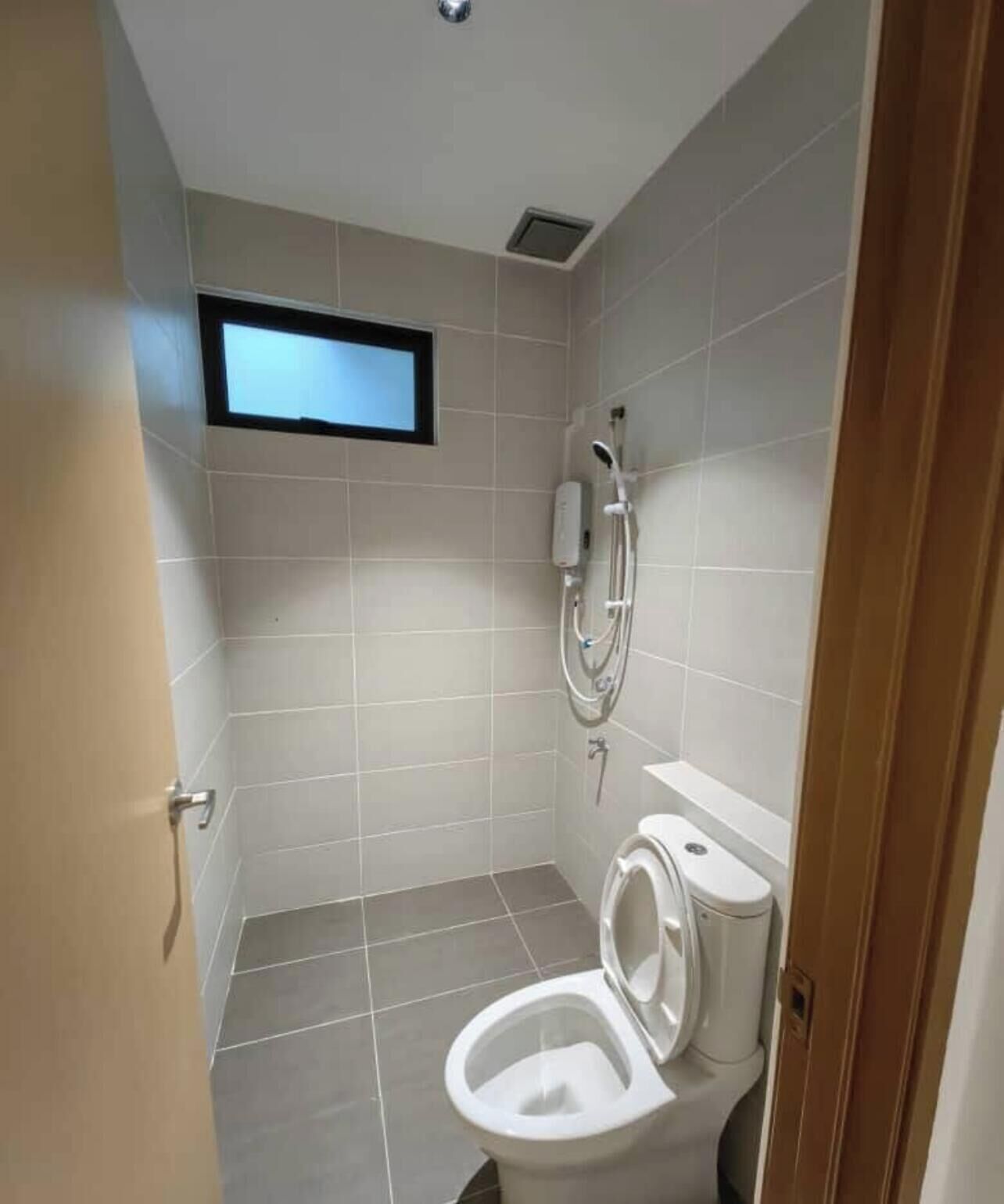 Shower, towels, soap, shampoo