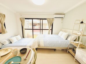 1 chambre, coffres-forts dans les chambres, fer et planche à repasser