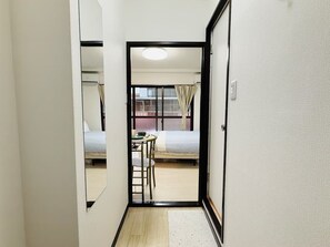 1 chambre, coffres-forts dans les chambres, fer et planche à repasser