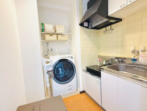 Fridge, microwave, stovetop, electric kettle - Comfort 1-bedroom apartment in kinshicho with skytree view (Sumida City, taihei)