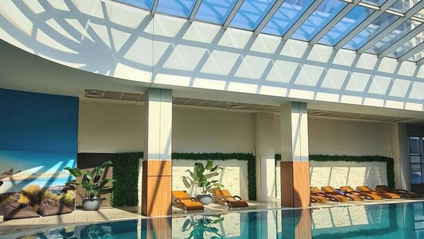 Apartamento, 1 habitación, accesible para personas con discapacidad, balcón | Piscina | Una piscina cubierta