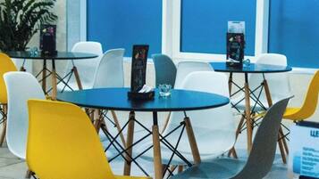 Apartemen, 1 kamar tidur, akses difabel, balkon | Tempat makan