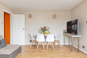 Interior - Entire Stylish Hyde Park Rooftop 2 Bedroom (London)