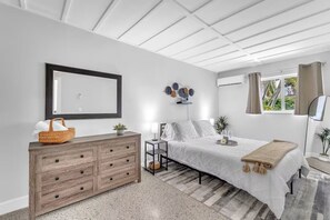 3 bedrooms, iron/ironing board, WiFi - Sandy Toes Retreat (Panama City Beach)